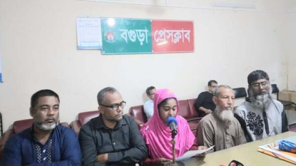 বগুড়ায় স্বামীর সন্ধান চেয়ে স্ত্রীর সংবাদ সম্মেলন