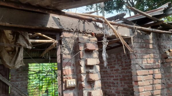 বগুড়ার ভাটকান্দিতে পটকা বিস্ফোরণে উড়ে গেছে ঘরের চাল