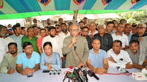 আওয়ামীলীগের নেতাকর্মীদের হাতে থাকা অবৈধ অস্ত্র জনগণের বিরুদ্ধে ব্যবহার করা হচ্ছে- রুহুল কবির রিজভী