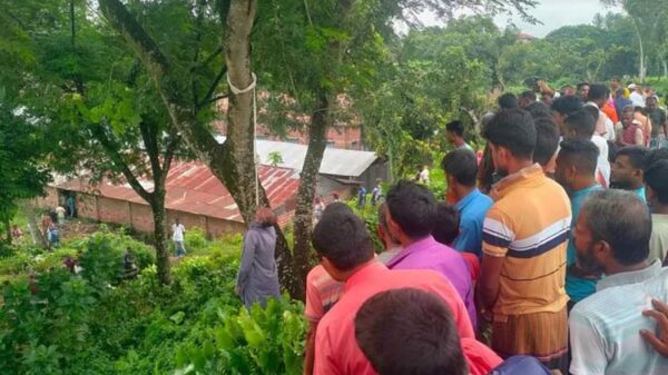 বগুড়ার শিবগঞ্জে এক ব্যক্তির ঝুলন্ত লাশ উদ্ধার