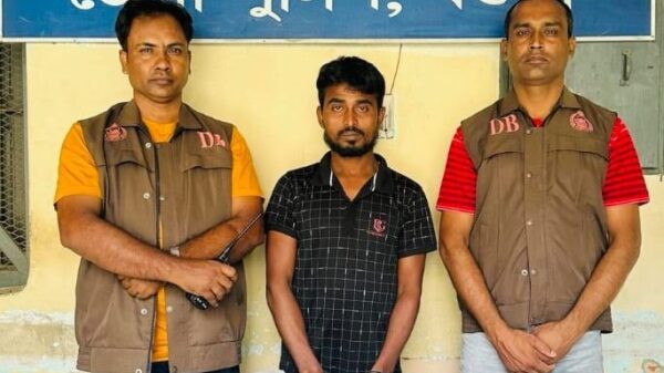 বগুড়ায় ডিবি পুলিশের অভিযানে এক কেজি গাঁজাসহ মাদক ব্যবসায়ী গ্রেফতার