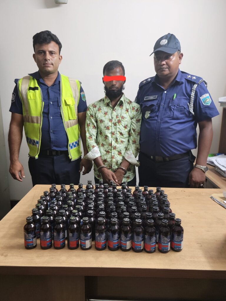 বগুড়ার শিবগঞ্জে ১শ’ বোতল ফেন্সিডিলসহ মাদক ব্যবসায়ী গ্রেফতার