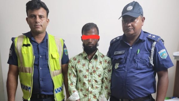 বগুড়ার মোকামতলায় ১শ’ বোতল ফেন্সিডিলসহ মাদক ব্যবসায়ী গ্রেফতার
