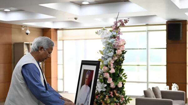 ঢাকায় ভারতীয় হাইকমিশনে মনমোহন সিংয়ের প্রতি প্রধান উপদেষ্টার শ্রদ্ধা