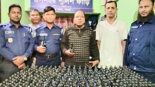 বগুড়ায় ২শ' বোতল ফেনসিডিলসহ যাত্রীবাহী বাস আটক