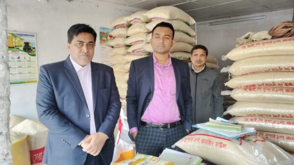 বগুড়ায় চালের বাজারে টাস্কফোর্সের অভিযান তিন ব্যবসায়ীকে জরিমানা