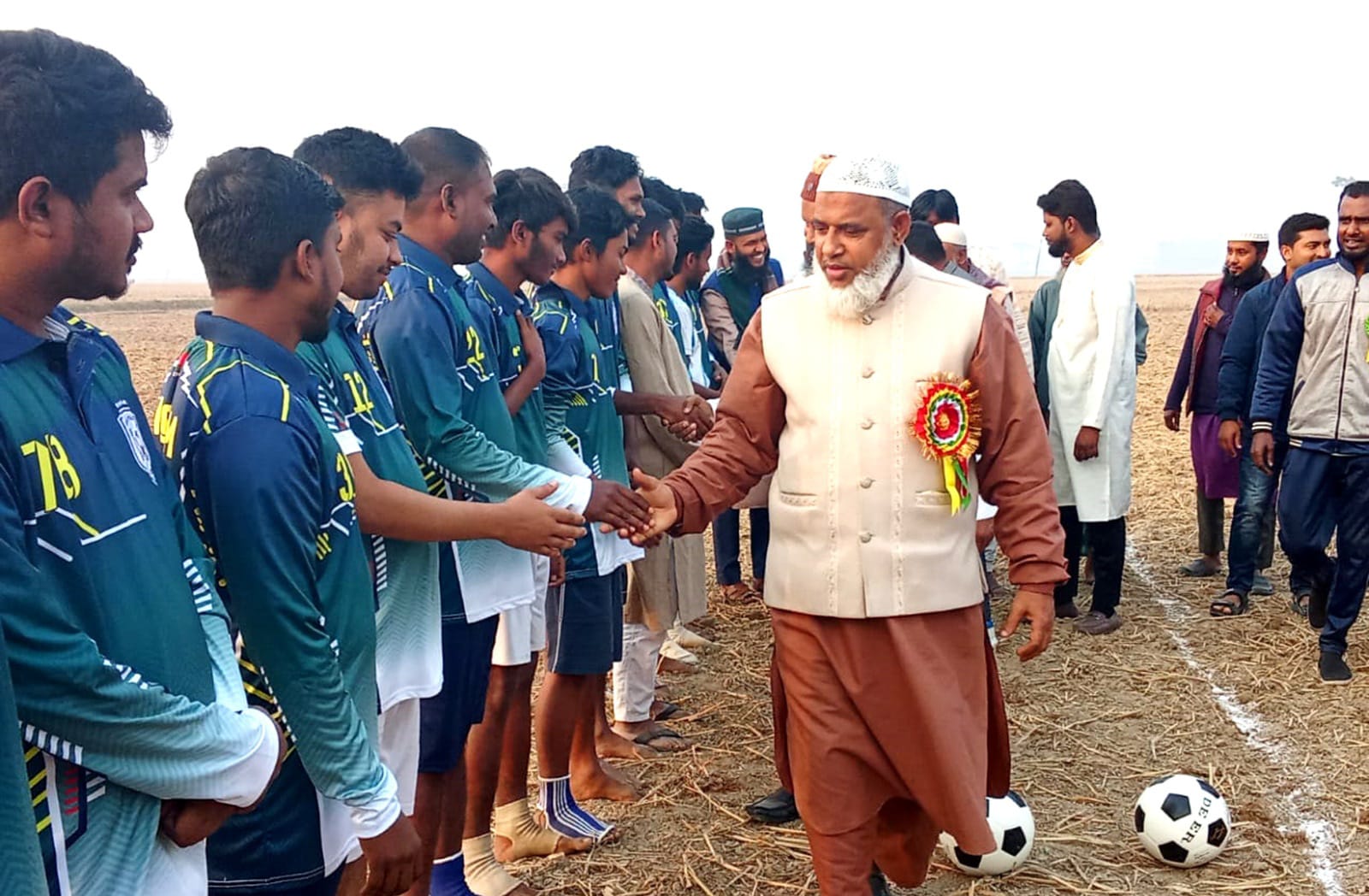 বগুড়ার ফাঁপোড়ে ফুটবল টুর্নামেন্টের উদ্বোধন
