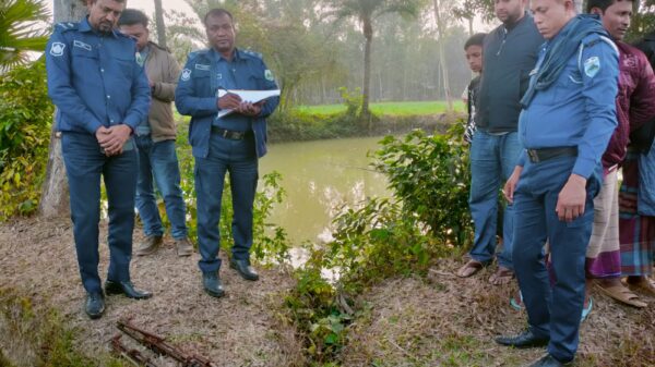বগুড়া সদর থানা থেকে লুন্ঠিত অস্ত্র পুকুর থেকে উদ্ধার