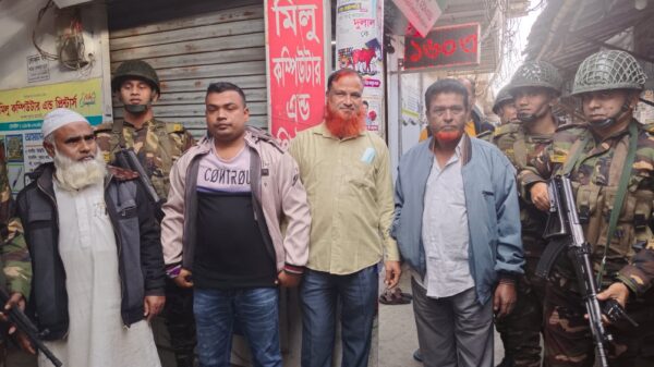 বগুড়ায় সেনা অভিযানে ভুয়া আইডি কার্ড চক্রের ৯ সদস্য আটক