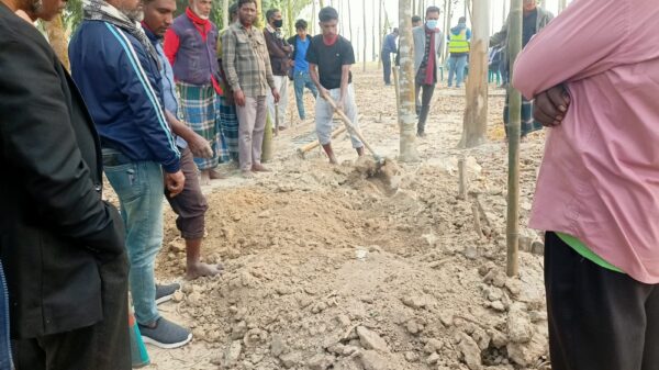 রায়গঞ্জে ৬ মাস পর ছাত্র আন্দোলনে নিহত লেবুর লাশ উত্তোলন