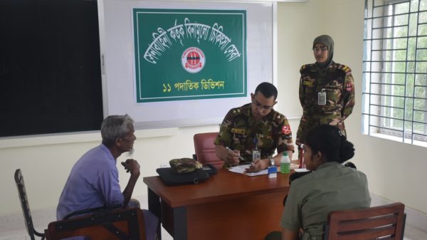 সিরাজগঞ্জে সেনাবাহিনীর ফ্রি মেডিকেল ক্যাম্প