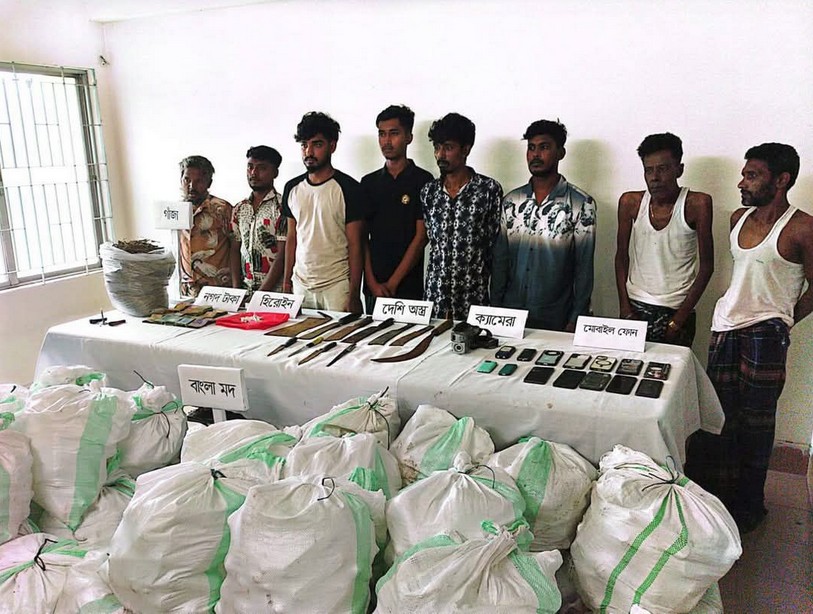 বগুড়ায় সেনা অভিযানে মাদক ও অস্ত্রসহ ৯ জন আটক