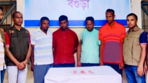 বগুড়ায় ইয়াবাসহ আইনশৃঙ্খলা বাহিনীর ৪ সদস্য গ্রেফতার