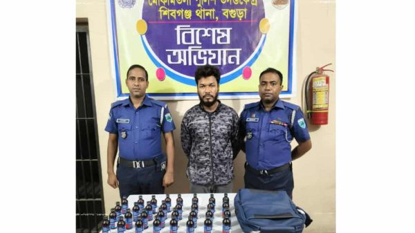 মোকামতলায় ৩২ বোতল ফেনসিডিলসহ এক মাদক ব্যবসায়ী গ্রেফতার