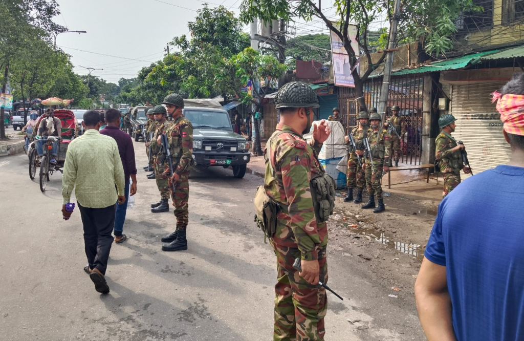 বগুড়ায় র‌্যাব ও সেনা অভিযানে মাদক ও অস্ত্র উদ্ধার, গ্রেফতার ৭