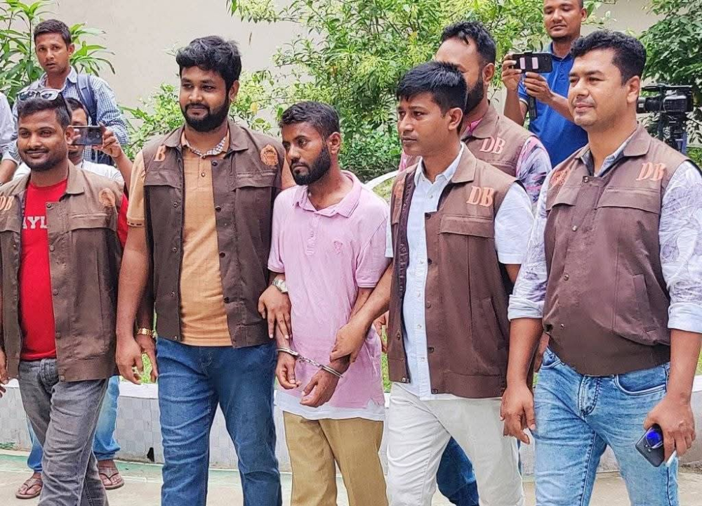 বগুড়ায় তারেক রহমানের চাচাতো ভাই পরিচয়দানকারী ভূয়া ব্যারিস্টার গ্রেফতার