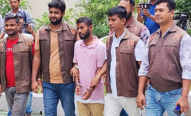 বগুড়ায় তারেক রহমানের চাচাতো ভাই পরিচয়দানকারী ভূয়া ব্যারিস্টার গ্রেফতার