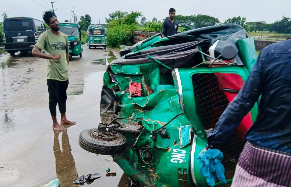 বগুড়ায় সিএনজি-বাস সংঘর্ষে প্রাণ গেল সহোদর দুই ভাইয়ের