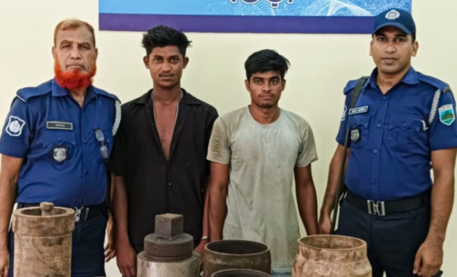 বগুড়ায় রিতা এন্টারপ্রাইজে চুরি: হাড্ডিপট্টি থেকে চোরাই মাল উদ্ধার, গ্রেফতার ২
