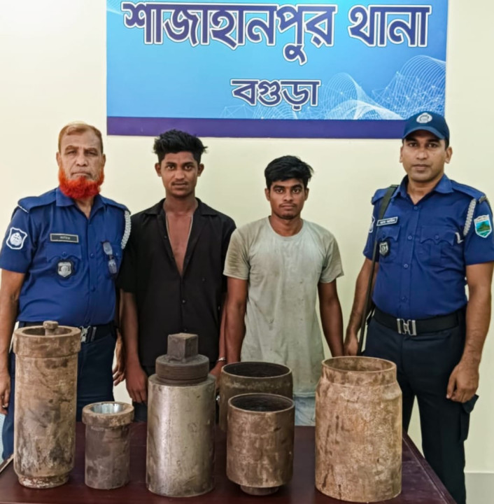 বগুড়ায় রিতা এন্টারপ্রাইজে চুরি: হাড্ডিপট্টি থেকে চোরাই মাল উদ্ধার, গ্রেফতার ২