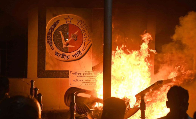 জাতীয় পার্টির কেন্দ্রীয় কার্যালয়ে ভাঙচুর, অগ্নিসংযোগ