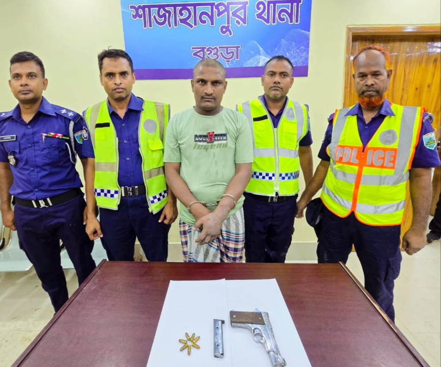 বগুড়ায় বিদেশি পিস্তলসহ দস্যু সুমন গ্রেফতার