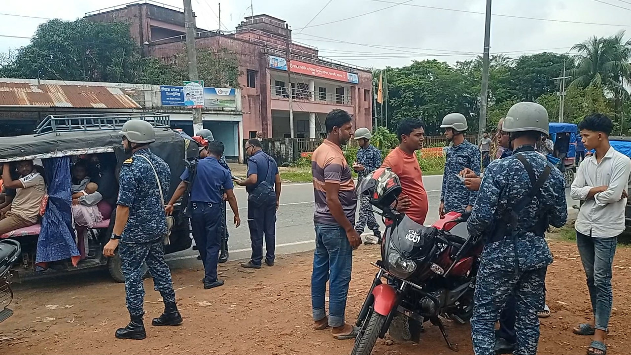 বরগুনার আমতলীতে যৌথ বাহিনীর বিশেষ অভিযান 