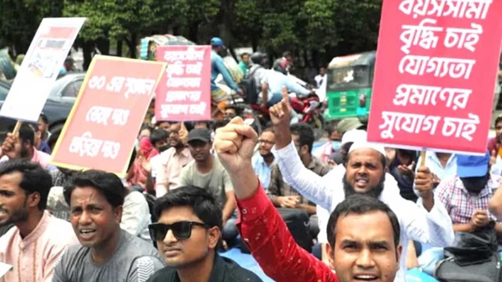 সরকারি চাকরিতে প্রবেশের বয়সসীমা ৩৩ বছর