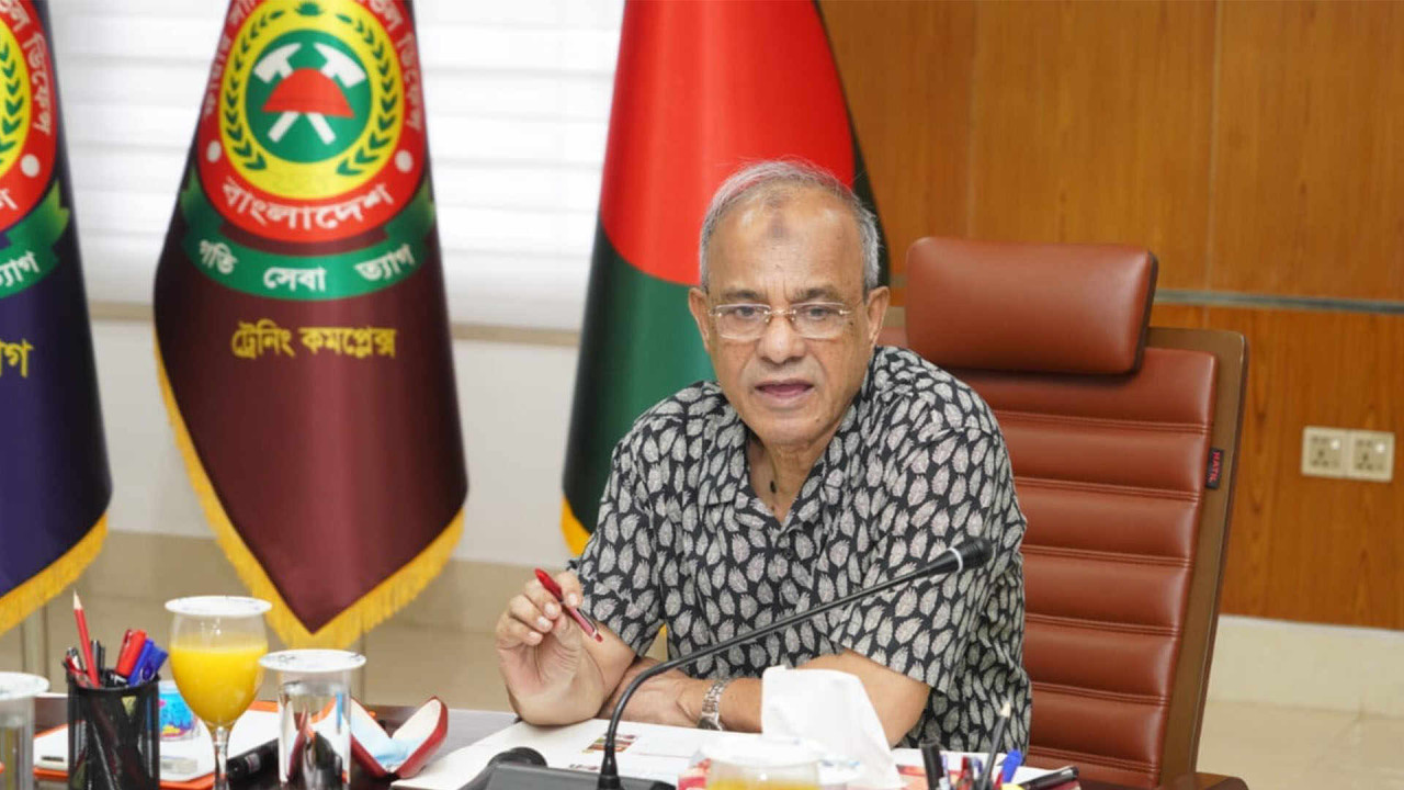 সন্ত্রাসীদের স্থান এদেশে হবে না : স্বরাষ্ট্র উপদেষ্টা