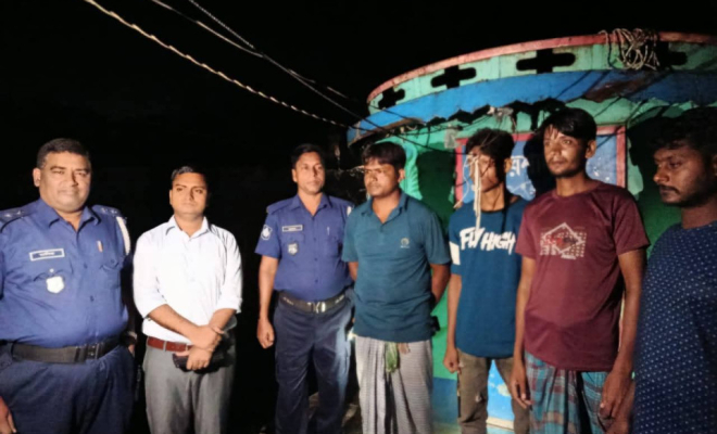 রায়গঞ্জে অবৈধ বালু উত্তোলন: ভ্রাম্যমান আদালতে ৭০ হাজার টাকা জরিমানা