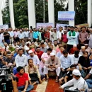 থালা-বাটি হাতে ‘ভুখা মিছিল’ করতে শহীদ মিনারে শিক্ষকরা