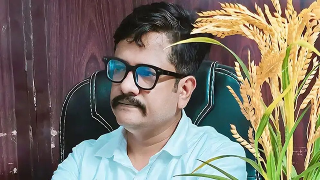 কিশোরগঞ্জে পদ হারিয়ে বিএনপি নেতার আওয়ামী লীগে যোগদান