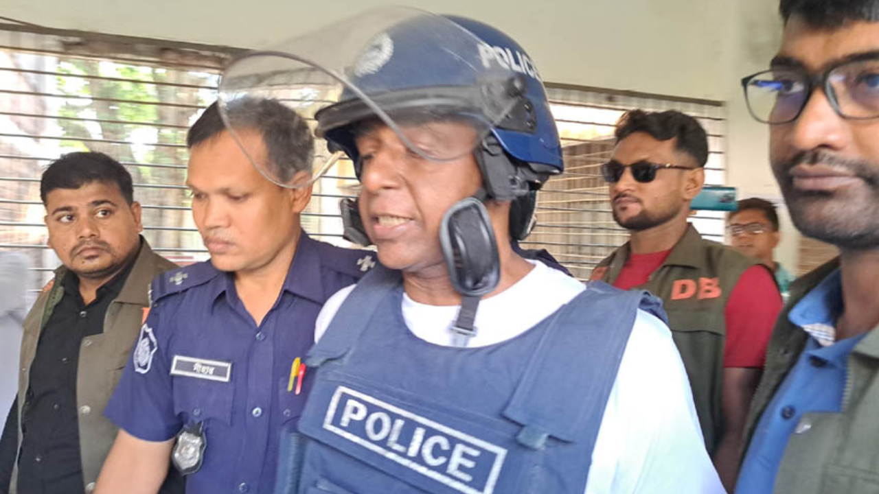 নড়াইল-১ আসনের সাবেক এমপি কবিরুল হক মুক্তি কে জেল হাজতে প্রেরণ