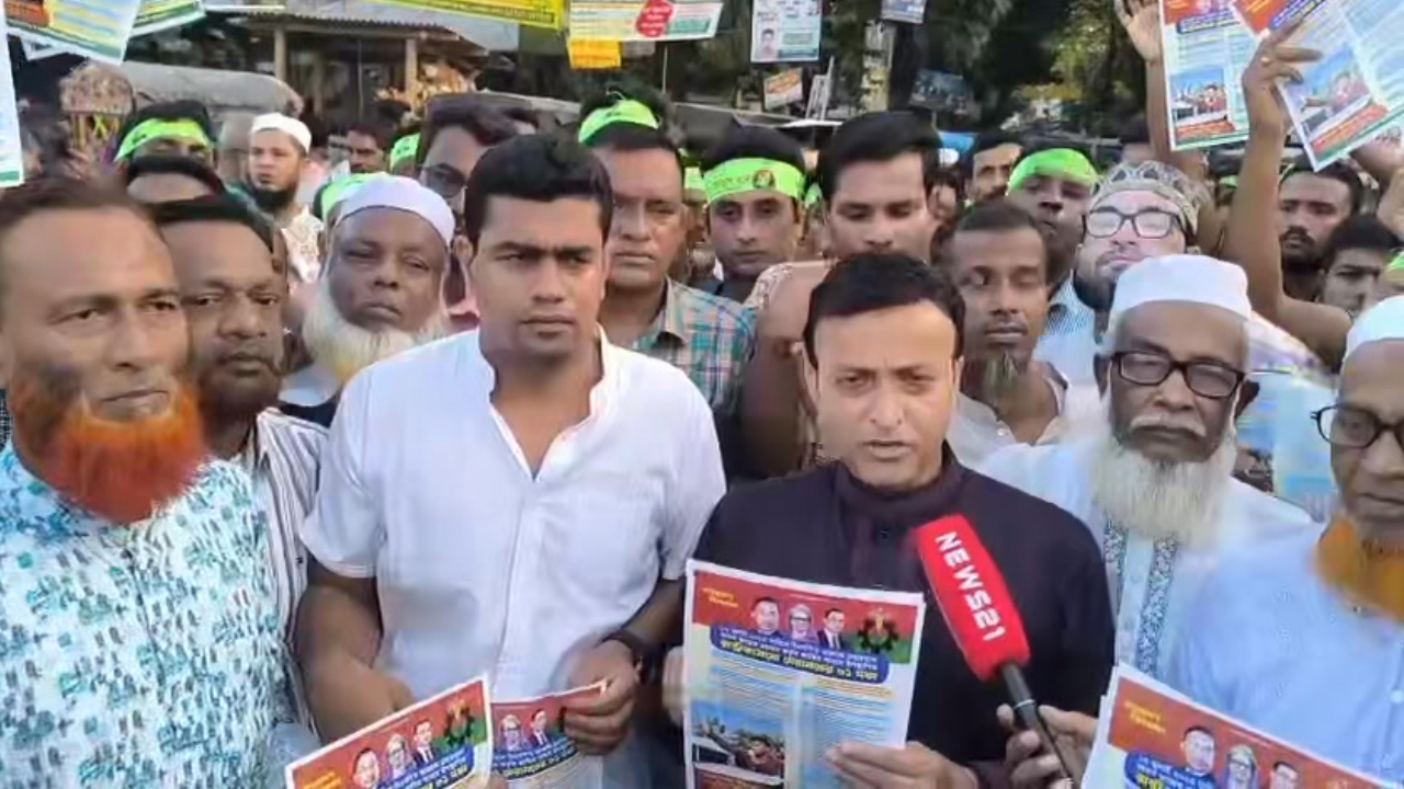 নকলায় বিএনপির মনোনয়ন প্রত্যাশী ইলিয়াস খানের ৩১ দফা বাস্তবায়নে লিফলেট বিতরণ