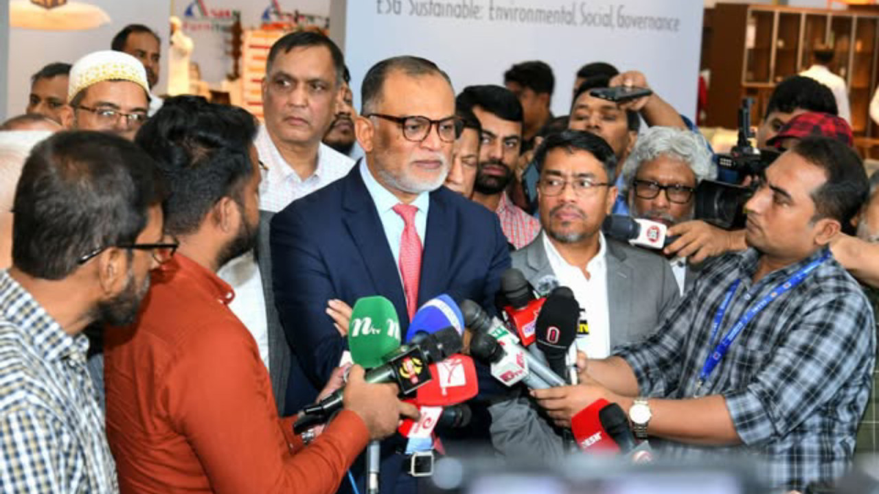 আসবাবপত্র শিল্পে রপ্তানি বাড়াতে উদ্যোগ নিয়েছে সরকার: বাণিজ্য উপদেষ্টা