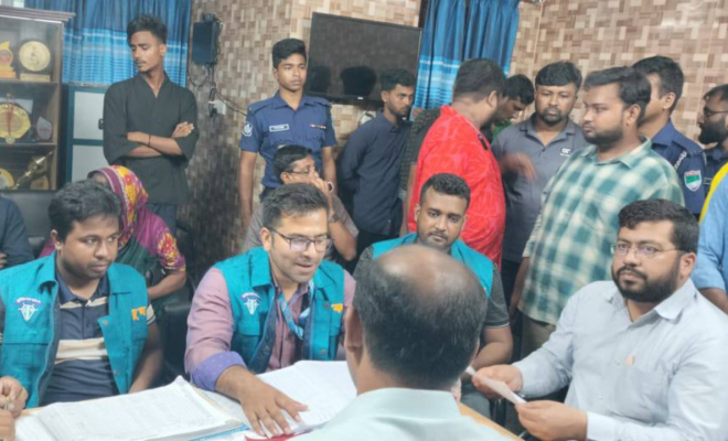 শ্যামনগরে সরকারি স্বাস্থ্যসেবায় অনিয়ম, দুদকের অভিযানে ৭ দালাল আটক