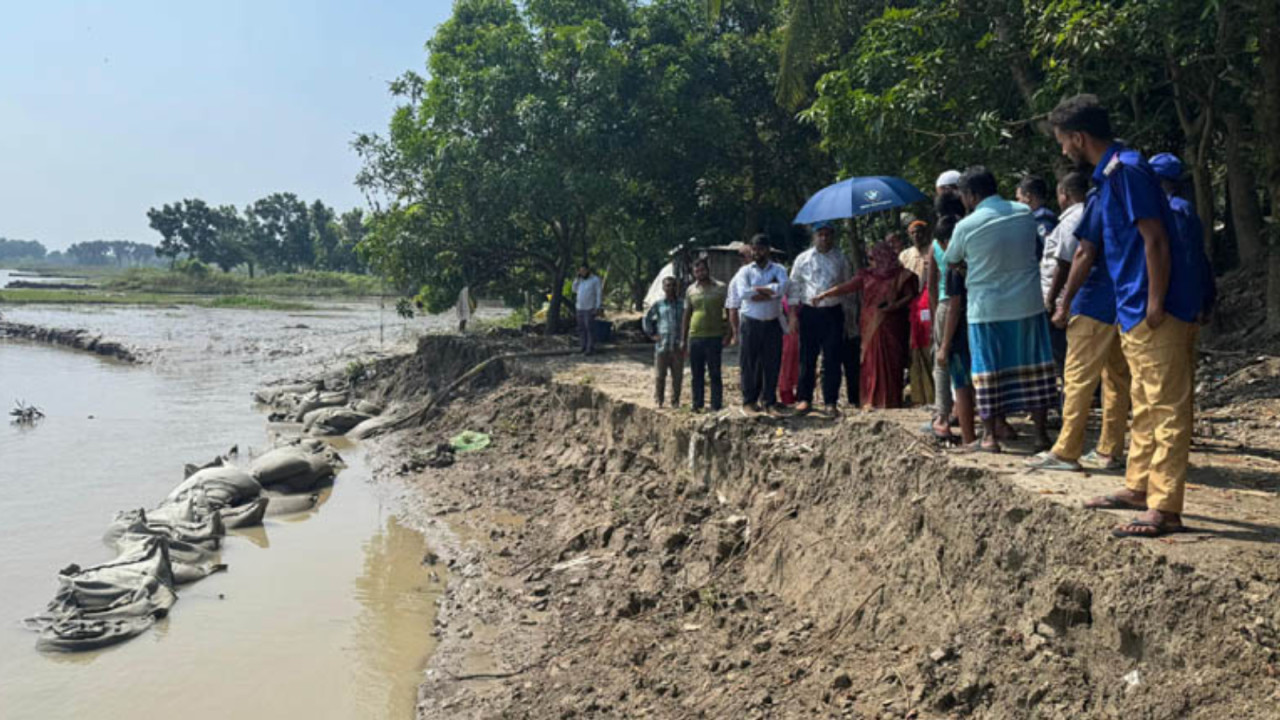 নড়াইলে নদী ভাঙ্গন রোধে অবৈধ সাকশন পদ্ধতির ড্রেজার বন্ধের নির্দেশ