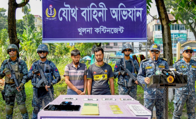 নৌবাহিনীতে নাবিক ভর্তির নামে প্রতারণা: খুলনা থেকে ২ সদস্য আটক