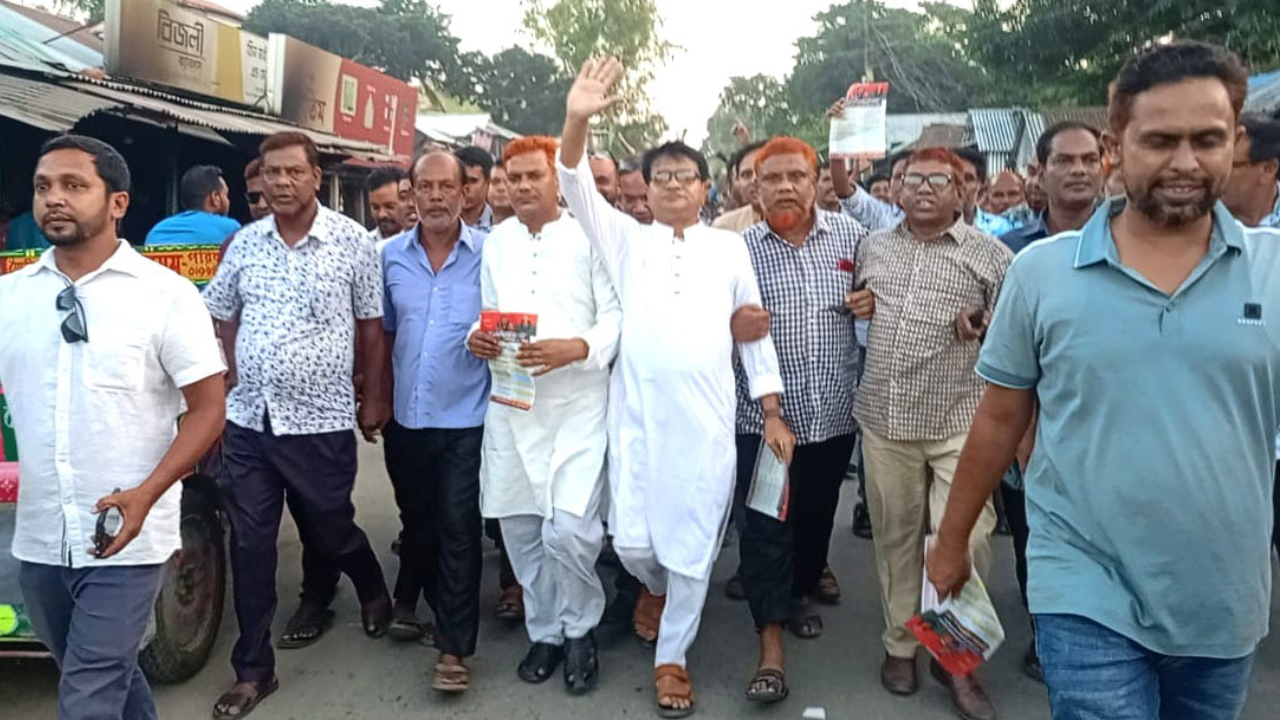 রৌমারীতে ৩১ দফা বাস্তবায়নে মটর সাইকেল যোগে গণসংযোগ ও লিফলেট বিতরণ