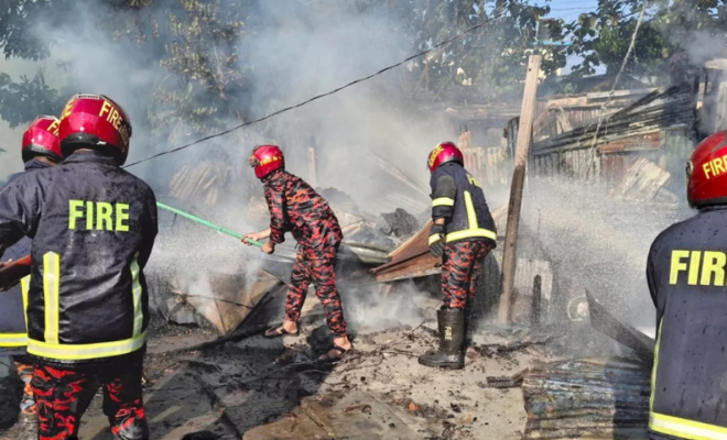 গ্যাস সিলিন্ডার লিকেজে চাঁদপুরে ভয়াবহ আগুন, ৭ দোকান পুড়ে ছাই