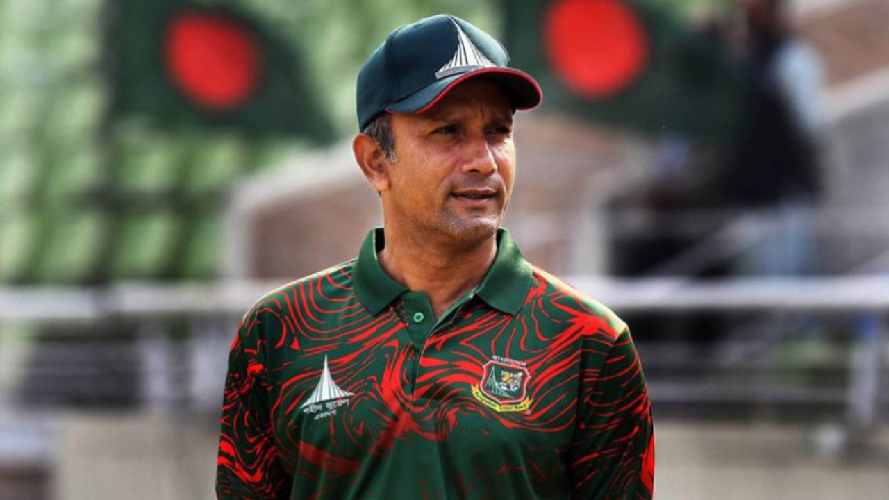 পদত্যাগ করলেন খালেদ মাসুদ পাইলট