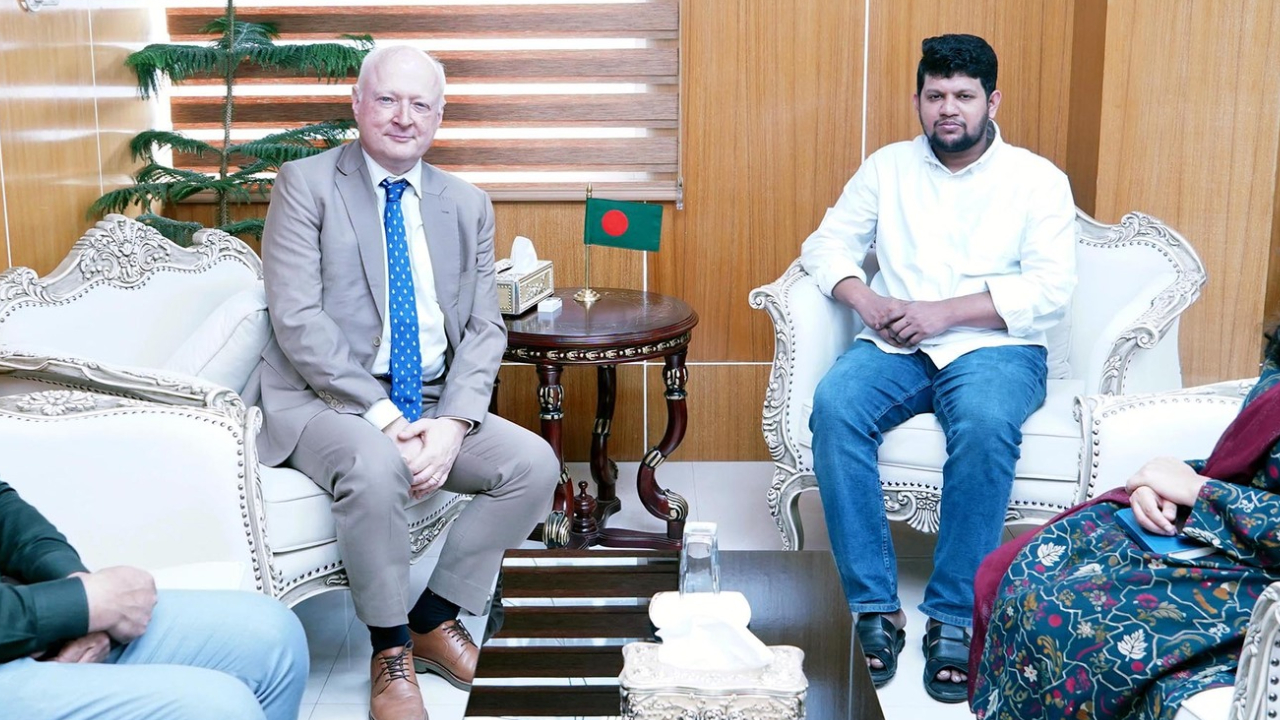 তথ্য ও সম্প্রচার উপদেষ্টার সাথে জার্মানির রাষ্ট্রদূতের সাক্ষাৎ
