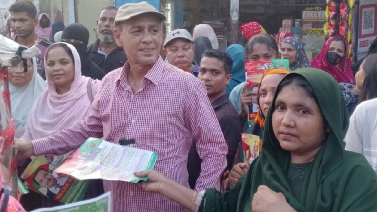 নাসিরনগরে তারেক রহমানের ৩১ দফা বাস্তবায়নের লক্ষ্যে গণসংযোগ লিফলেট বিতরণ