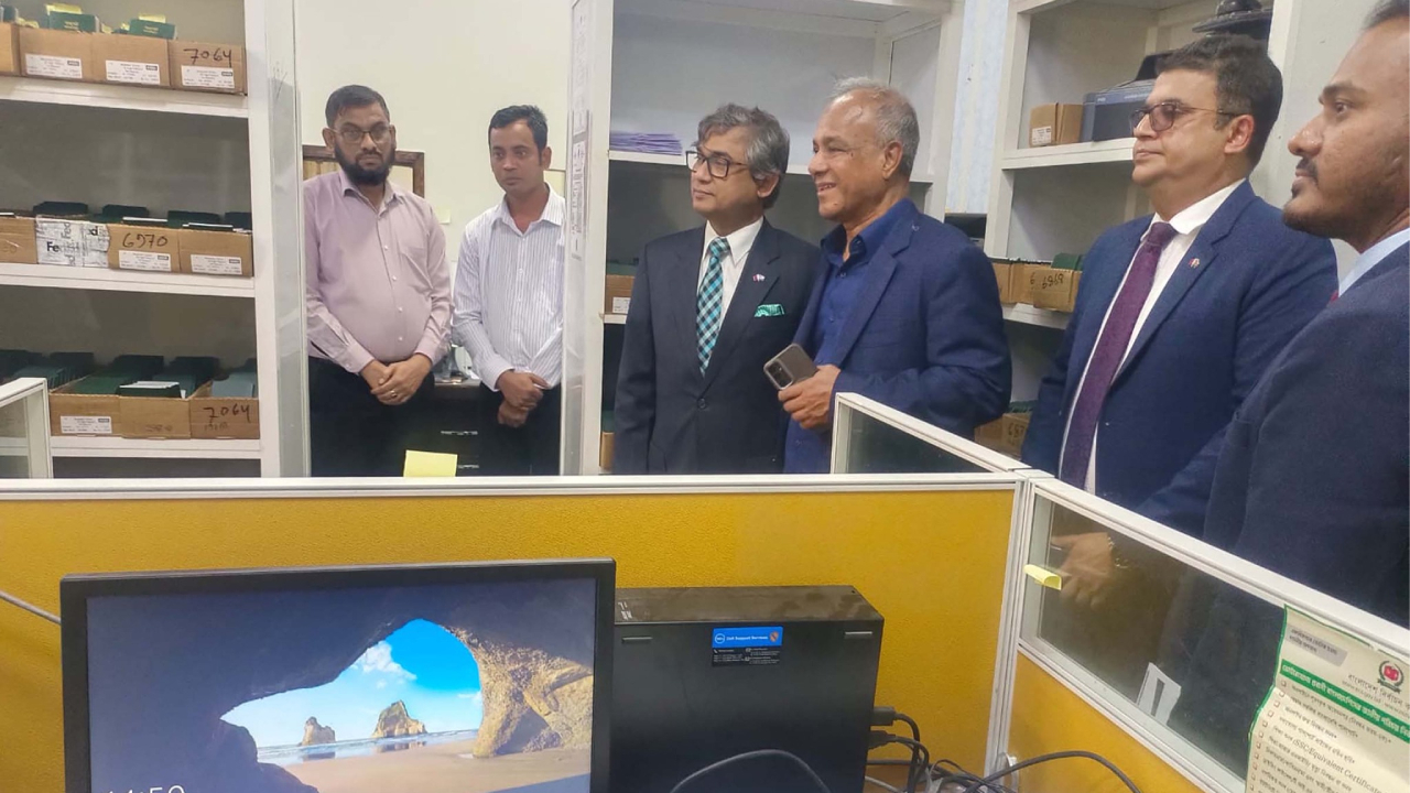 কাতারের দোহাস্থ বাংলাদেশ দূতাবাস পরিদর্শন করলেন স্বরাষ্ট্র উপদেষ্টা