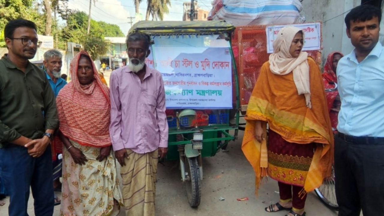 নাসিরনগরে সন্তান বিক্রি করা লালনের হাতে এখন অটোরিকশা