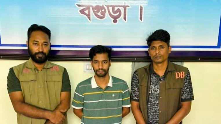 বগুড়ায় প্রযুক্তির ফাঁদে ২৭ লাখ টাকার প্রতারণা: ডিবির জালে মূলহোতা