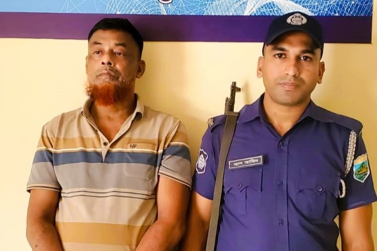 বগুড়ায় এক ডজন মামলার আসামি নীলু ৭ গ্রাম হেরোইনসহ গ্রেফতার