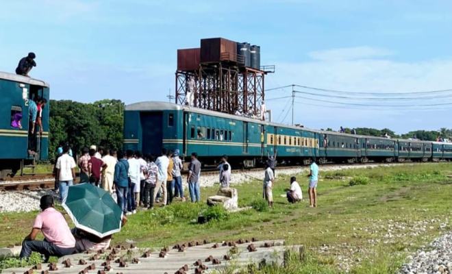 আখাউড়ায় তিতাস কমিউটার ট্রেনের দুটি বগি লাইনচ্যুত