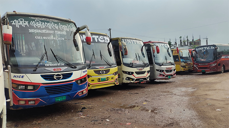 ঢাকা-ময়মনসিংহ রুটে সব ধরনের বাস চলাচল বন্ধ, চরম দুর্ভোগে যাত্রীরা