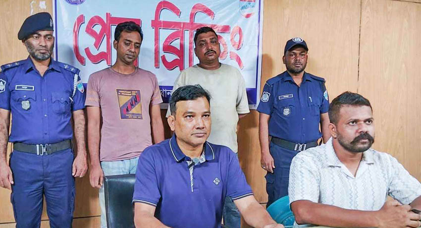 লোহাগড়ায় পিকআপে গরু চুরি করে পালানোর সময় দুই চোর আটক